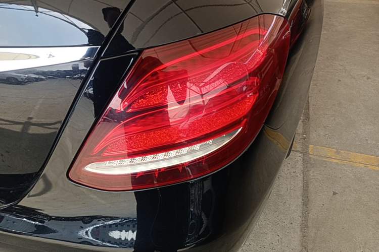 Used Mercedes-Benz E-Class 2020 E 300 L Luxury Model Right Rear Taillight