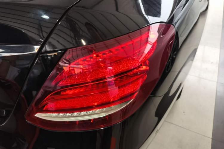 Used Mercedes-Benz E-Class 2020 Restyled E 300 L Exclusive Edition Right Rear Taillight