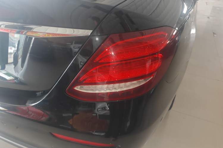 Used Mercedes-Benz E-Class 2020 Restyled E 300 L Exclusive Edition Right Rear Taillight