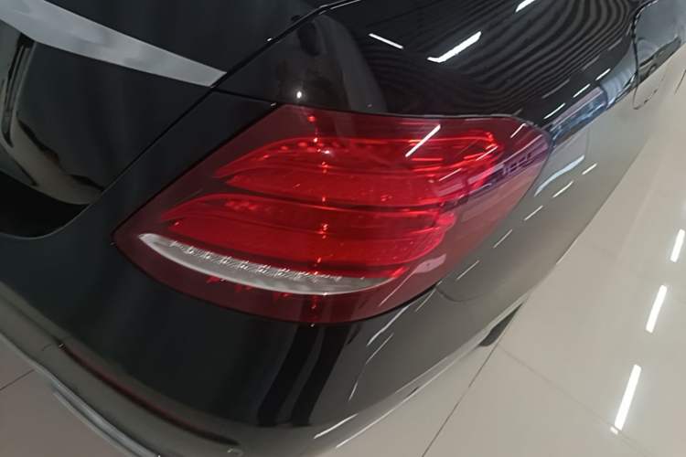 Used Mercedes-Benz E-Class 2020 Restyled E 300 L Exclusive Edition Right Rear Taillight