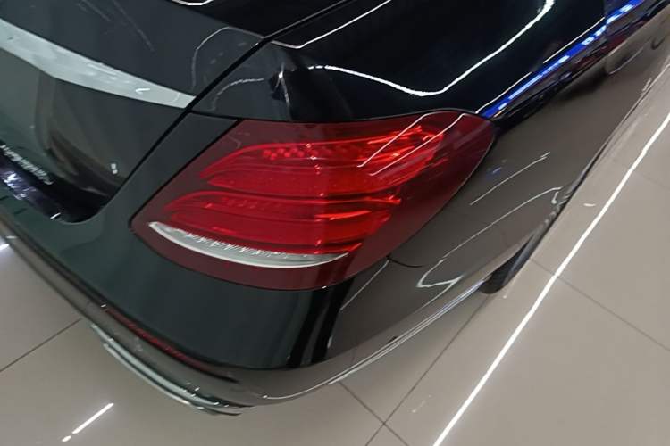Used Mercedes-Benz E-Class 2020 Restyled E 300 L Exclusive Edition Right Rear Taillight