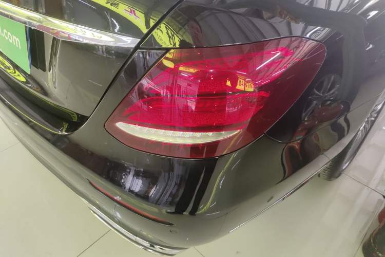 Used Mercedes-Benz E-Class 2020 E 300 L Luxury Model Right Rear Taillight