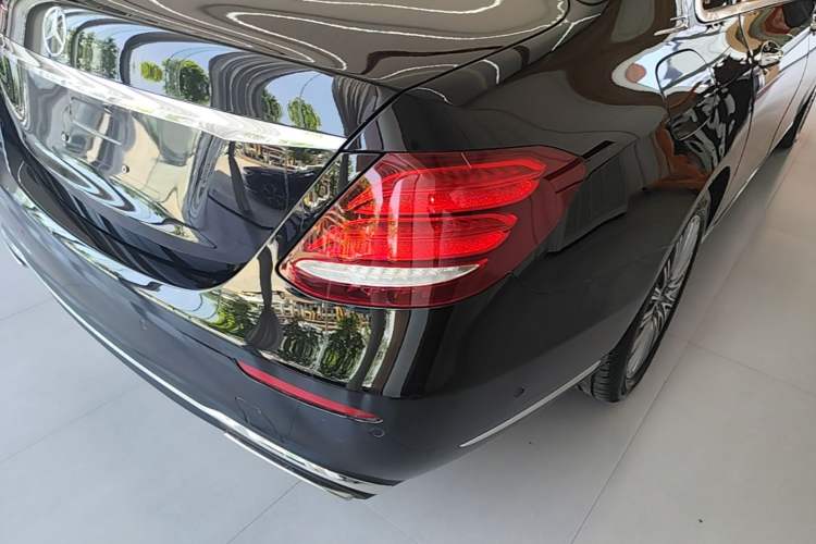 Used Mercedes-Benz E-Class 2020 Restyled E 300 L Exclusive Edition Right Rear Taillight