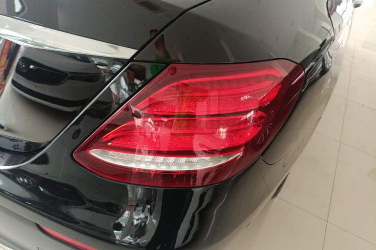 Used Mercedes-Benz E-Class 2020 Restyled E 300 L Exclusive Edition Right Rear Taillight