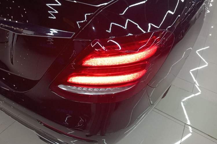Used Mercedes-Benz E-Class 2020 Restyled E 300 L Exclusive Edition Right Rear Taillight