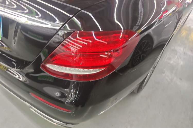 Used Mercedes-Benz E-Class 2020 Restyled E 300 L Exclusive Edition Right Rear Taillight