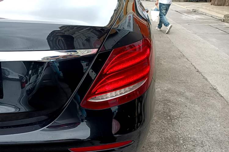 Used Mercedes-Benz E-Class 2020 E 300 L Sport Luxury Edition Right Rear Taillight