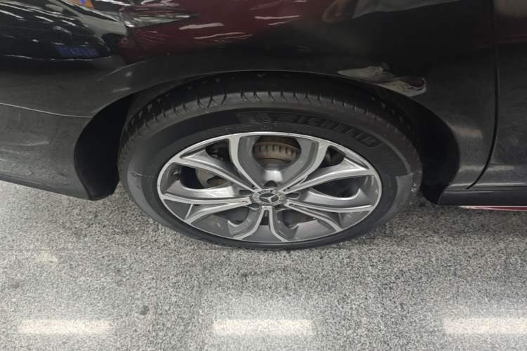 Used Mercedes-Benz E-Class 2020 Restyled E 300 L Sporty and Stylish Edition Right Rear Wheel Hub