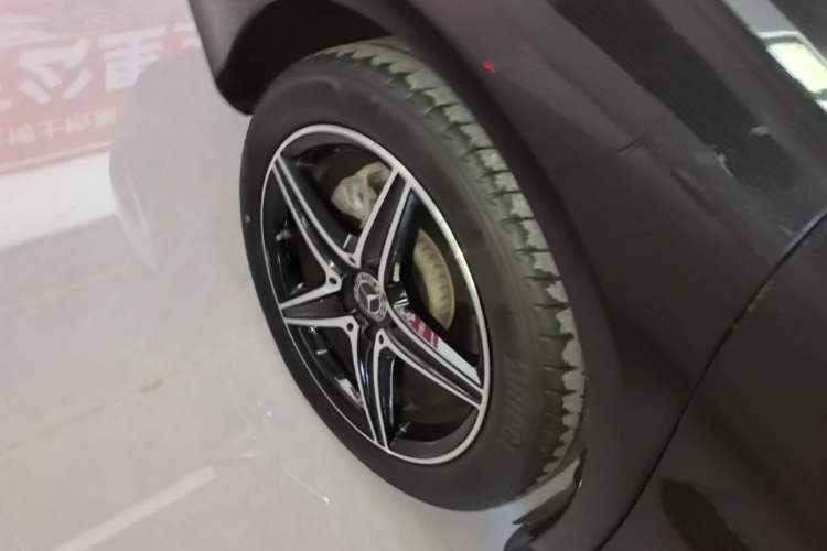 Used Mercedes-Benz E-Class 2020 Restyled E 300 L Sport Exclusive Edition Right Rear Wheel Hub