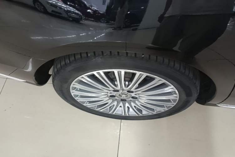 Used Mercedes-Benz E-Class 2020 E 300 L Luxury Model Right Rear Wheel Hub