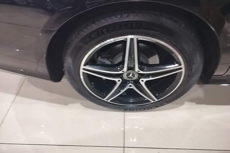 Used Mercedes-Benz E-Class 2020 Restyled E 300 L Sport Exclusive Edition Right Rear Wheel Hub