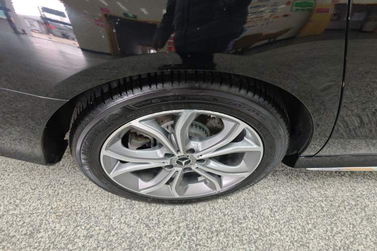 Used Mercedes-Benz E-Class 2020 E 300 L Sporty and Stylish Model Right Rear Wheel Hub