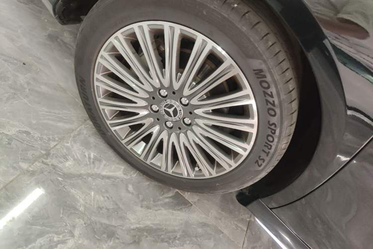 Used Mercedes-Benz E-Class 2020 Restyled E 300 L Sport Exclusive Edition Right Rear Wheel Hub