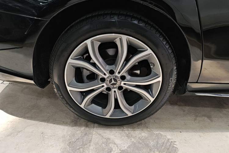 Used Mercedes-Benz E-Class 2020 Restyled E 300 L Sporty and Stylish Edition Right Rear Wheel Hub