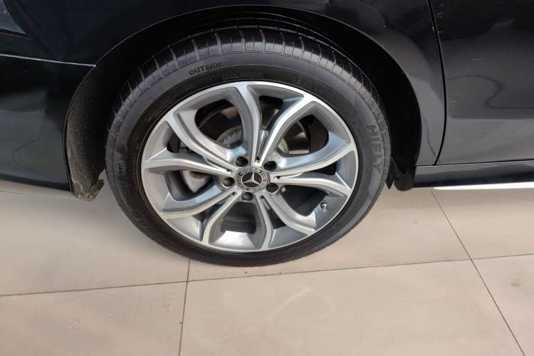 Used Mercedes-Benz E-Class 2020 Restyled E 300 L Sporty and Stylish Edition Right Rear Wheel Hub