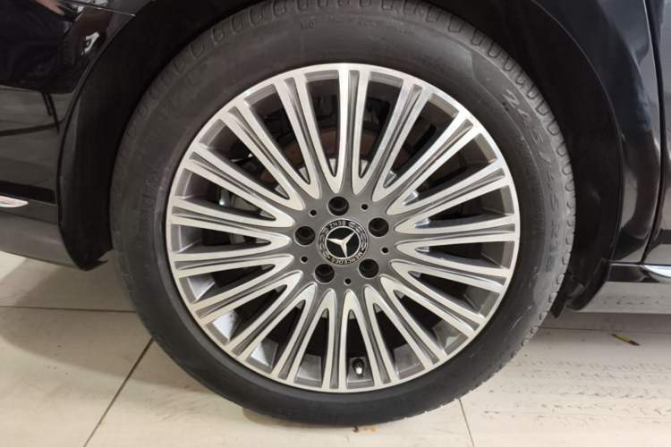 Used Mercedes-Benz E-Class 2020 Restyled E 300 L Exclusive Edition Right Rear Wheel Hub