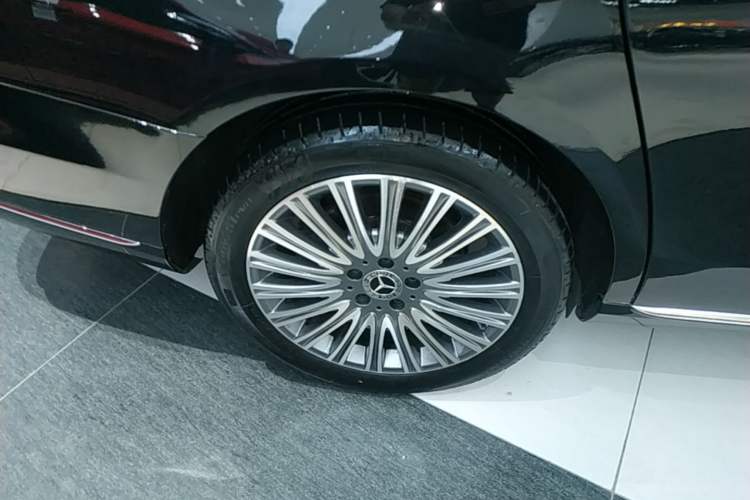 Used Mercedes-Benz E-Class 2020 Facelift E 300 L Stylish Edition Right Rear Wheel Hub