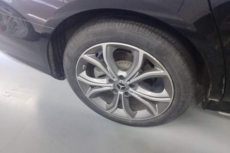 Used Mercedes-Benz E-Class 2020 Restyled E 300 L Sporty and Stylish Edition Right Rear Wheel Hub