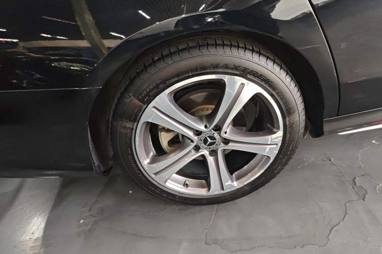 Used Mercedes-Benz E-Class 2020 E 260 L Sport Edition Right Rear Wheel Hub