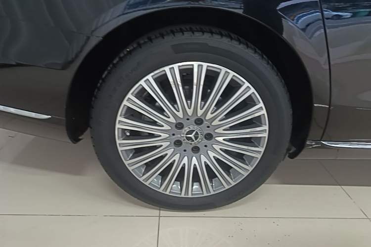 Used Mercedes-Benz E-Class 2020 Restyled E 300 L Exclusive Edition Right Rear Wheel Hub