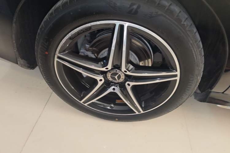Used Mercedes-Benz E-Class 2020 Restyled E 300 L Sport Exclusive Edition Right Rear Wheel Hub
