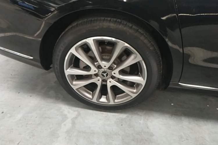 Used Mercedes-Benz E-Class 2020 Facelift E 260 L Right Rear Wheel Hub