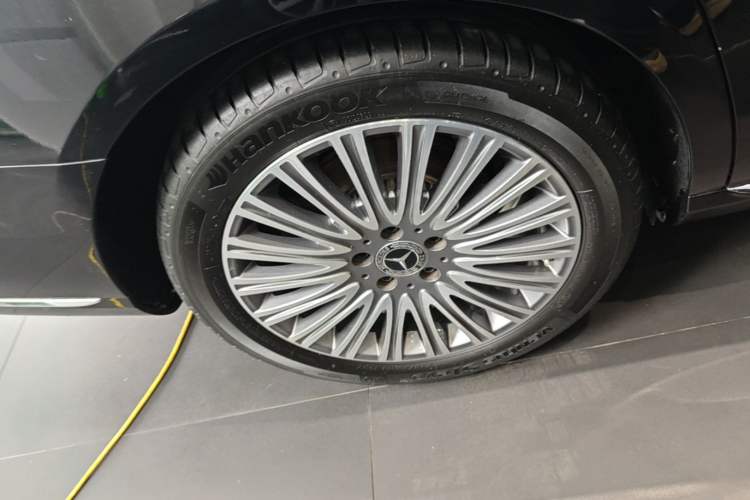 Used Mercedes-Benz E-Class 2020 Facelift E 300 L Stylish Edition Right Rear Wheel Hub