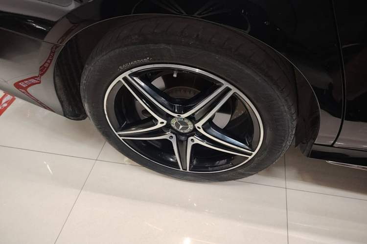 Used Mercedes-Benz E-Class 2020 Restyled E 300 L Sport Exclusive Edition Right Rear Wheel Hub