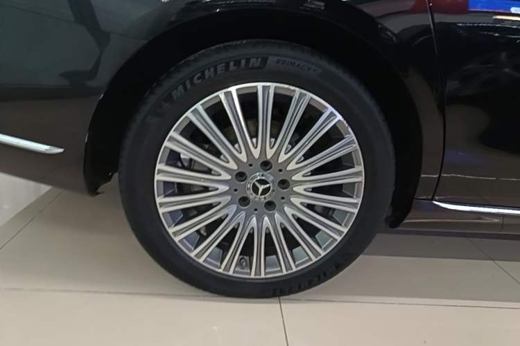Used Mercedes-Benz E-Class 2020 Restyled E 300 L Exclusive Edition Right Rear Wheel Hub