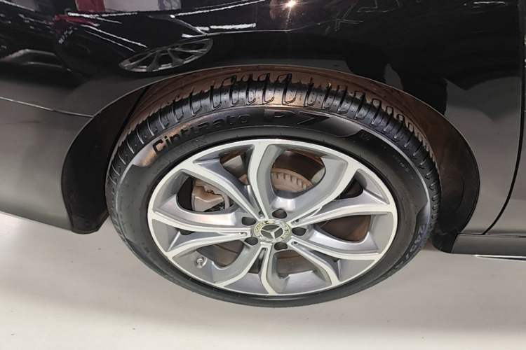 Used Mercedes-Benz E-Class 2020 E 300 L Sporty and Stylish Model Right Rear Wheel Hub