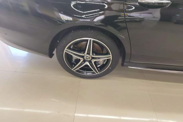 Used Mercedes-Benz E-Class 2020 Restyled E 300 L Sport Exclusive Edition Right Rear Wheel Hub