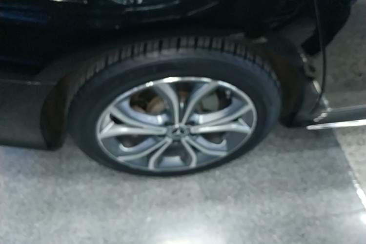 Used Mercedes-Benz E-Class 2020 Restyled E 300 L Sporty and Stylish Edition Right Rear Wheel Hub