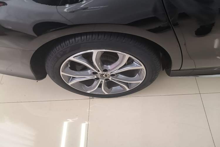 Used Mercedes-Benz E-Class 2020 E 300 L Sporty and Stylish Model Right Rear Wheel Hub