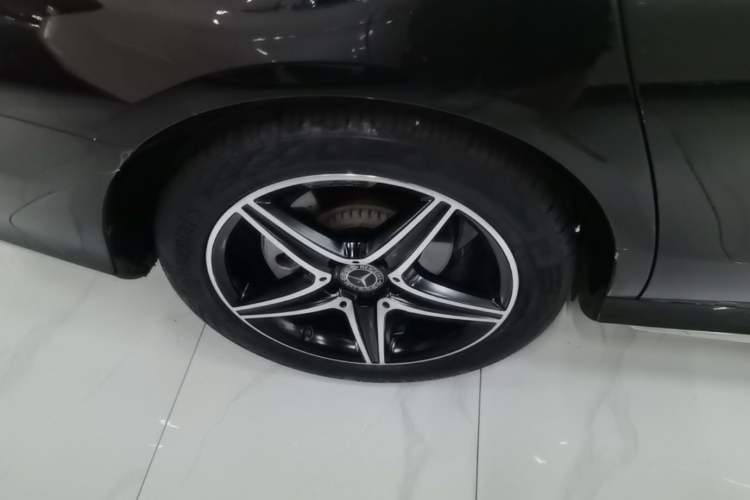 Used Mercedes-Benz E-Class 2020 Restyled E 300 L Sport Exclusive Edition Right Rear Wheel Hub