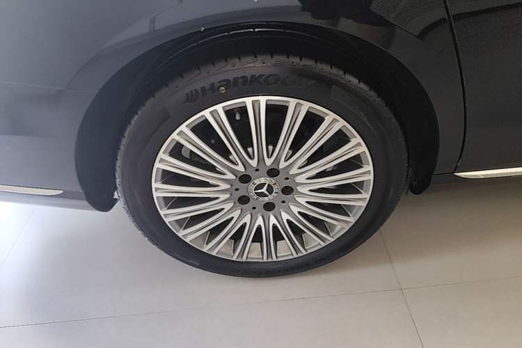 Used Mercedes-Benz E-Class 2020 Restyled E 300 L Exclusive Edition Right Rear Wheel Hub