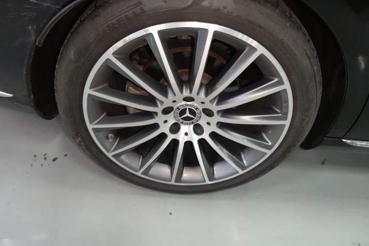 Used Mercedes-Benz E-Class 2020 E 300 L Luxury Model Right Rear Wheel Hub