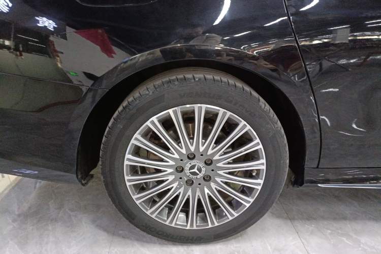Used Mercedes-Benz E-Class 2020 Restyled E 300 L Sporty and Stylish Edition Right Rear Wheel Hub