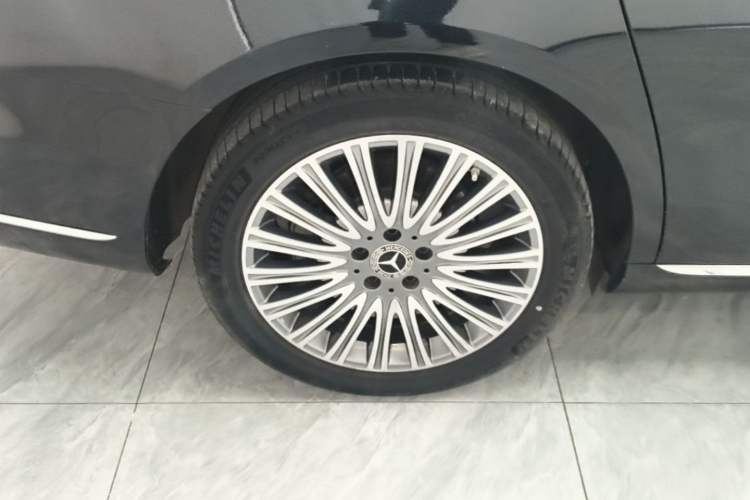 Used Mercedes-Benz E-Class 2020 Restyled E 300 L Exclusive Edition Right Rear Wheel Hub
