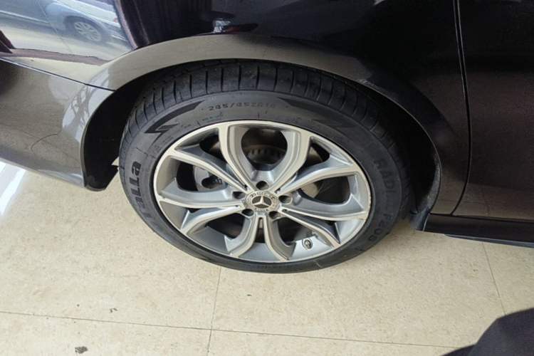 Used Mercedes-Benz E-Class 2020 Restyled E 300 L Sporty and Stylish Edition Right Rear Wheel Hub