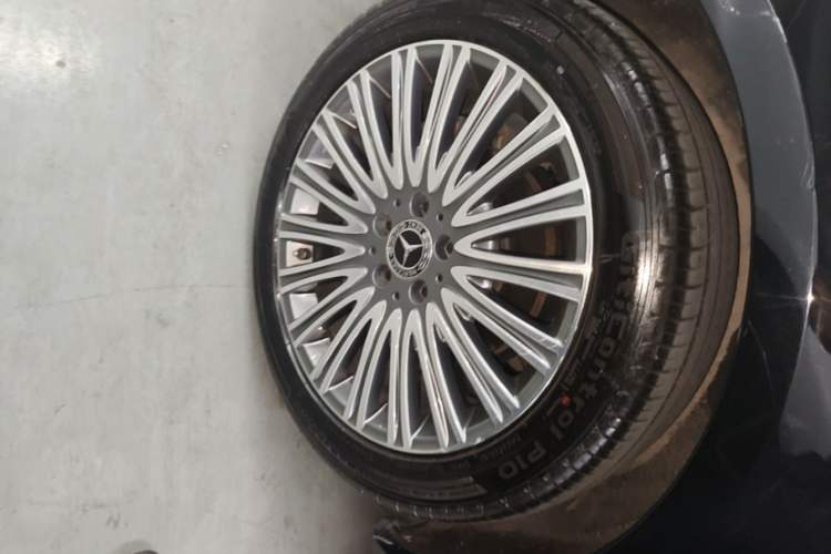 Used Mercedes-Benz E-Class 2020 Restyled E 300 L Exclusive Edition Right Rear Wheel Hub