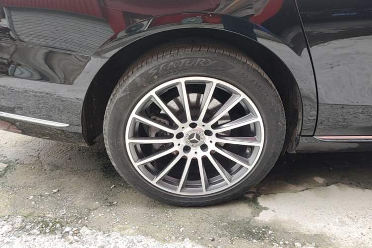 Used Mercedes-Benz E-Class 2020 E 300 L Luxury Model Right Rear Wheel Hub