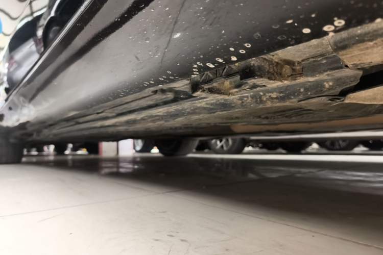 Used Mercedes-Benz E-Class 2020 E 300 L Luxury Model Right Side Sill