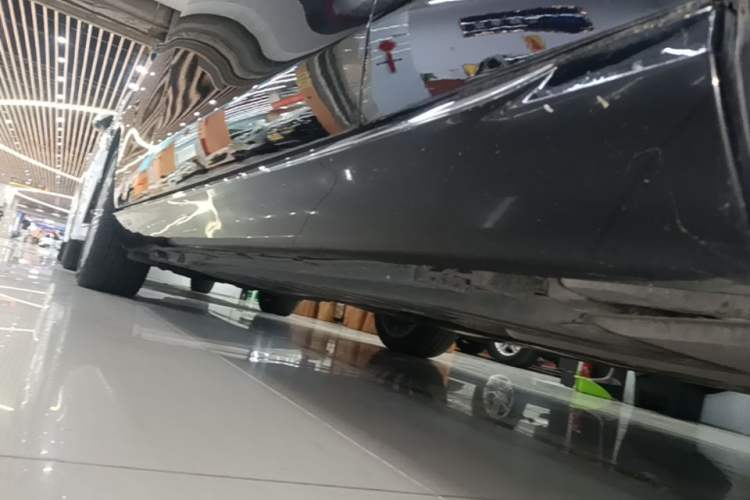 Used Mercedes-Benz E-Class 2020 E 300 L Luxury Model Right Side Sill