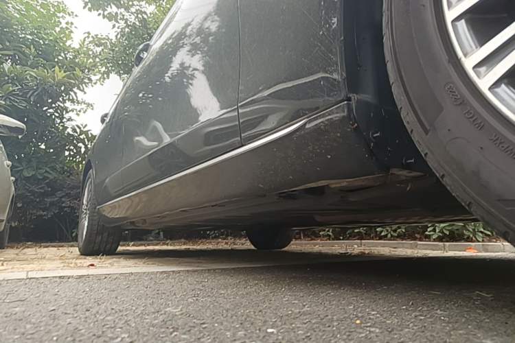 Used Mercedes-Benz E-Class 2020 Facelift E 300 L Stylish Edition Right Side Sill