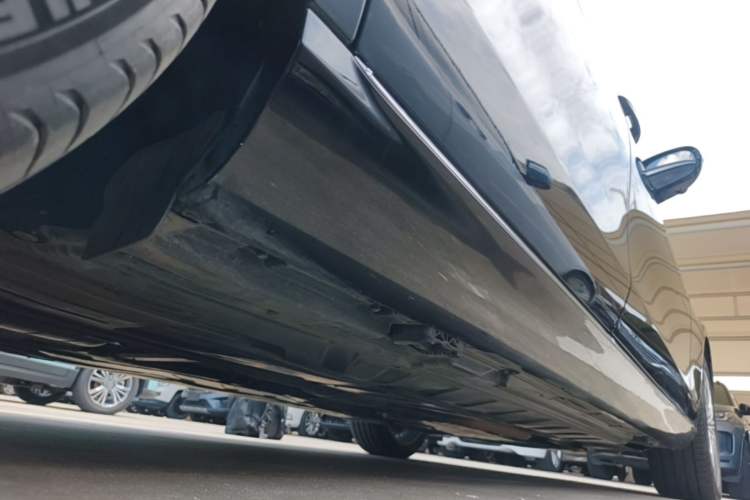 Used Mercedes-Benz E-Class 2020 E 300 L Luxury Model Right Side Sill