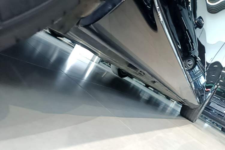 Used Mercedes-Benz E-Class 2020 Restyled E 300 L Exclusive Edition Right Side Sill