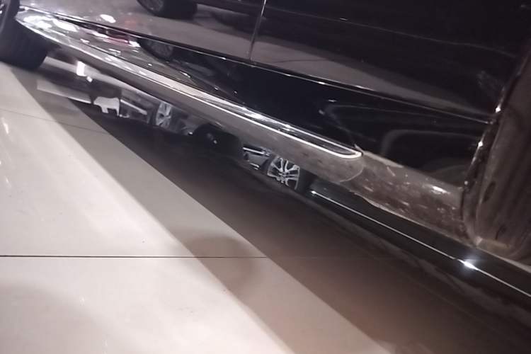 Used Mercedes-Benz E-Class 2020 Restyled E 300 L Sport Exclusive Edition Right Side Sill