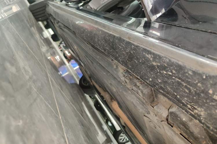Used Mercedes-Benz E-Class 2020 Restyled E 300 L Sport Exclusive Edition Right Side Sill