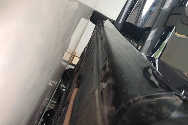 Used Mercedes-Benz E-Class 2020 Restyled E 300 L Exclusive Edition Right Side Sill