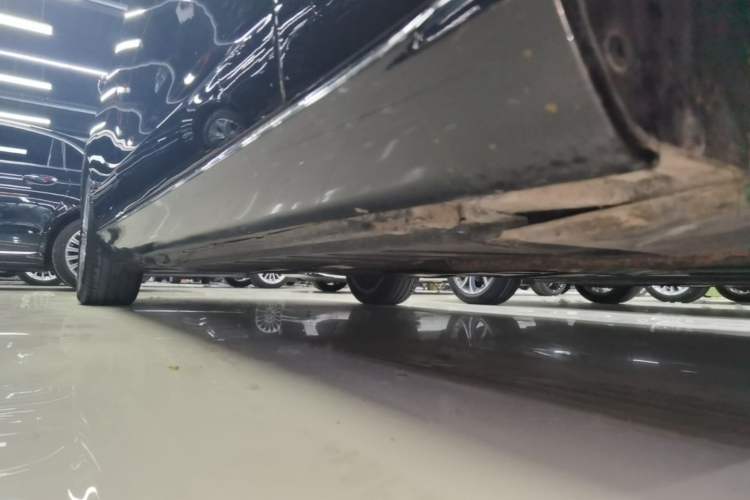Used Mercedes-Benz E-Class 2020 Facelift E 300 L Stylish Edition Right Side Sill